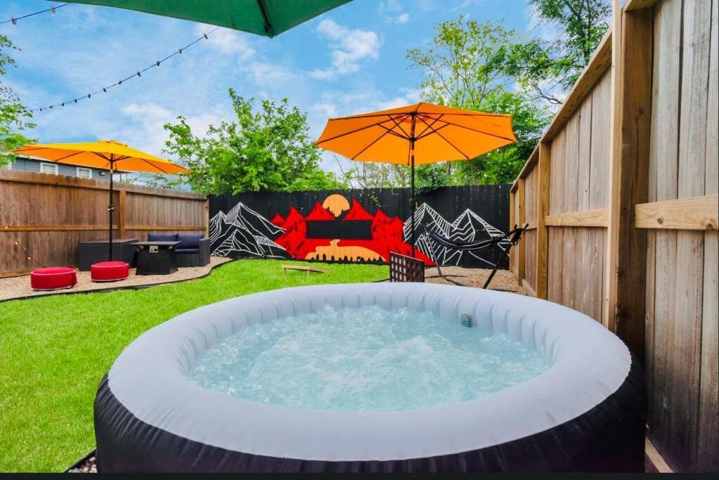 فيلا Camp Out - Big Backyard W/Hottub - 5Mins To Downtown هيوستن المظهر الخارجي الصورة